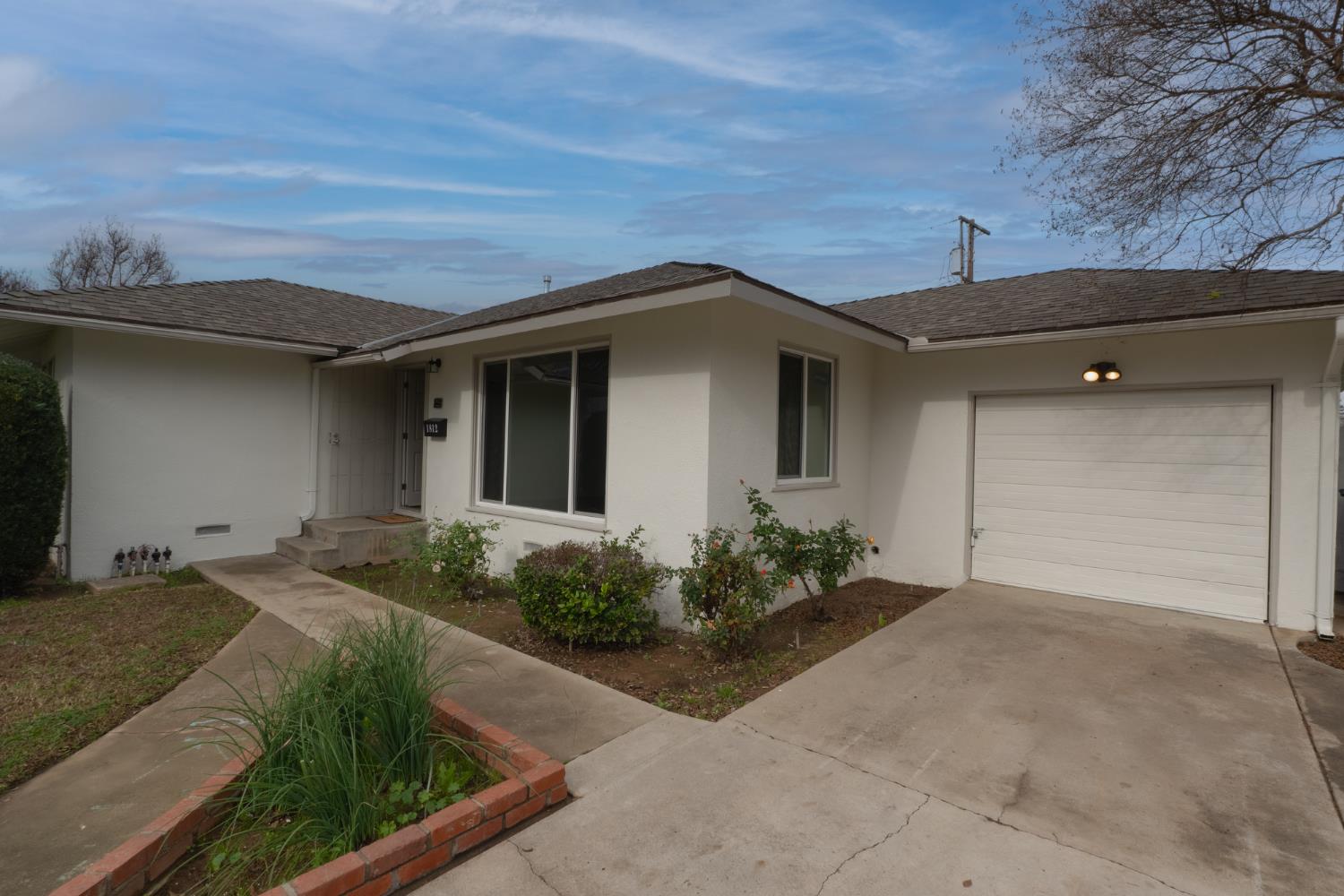 1812 W Bellaire Way, Fresno, CA 93705
