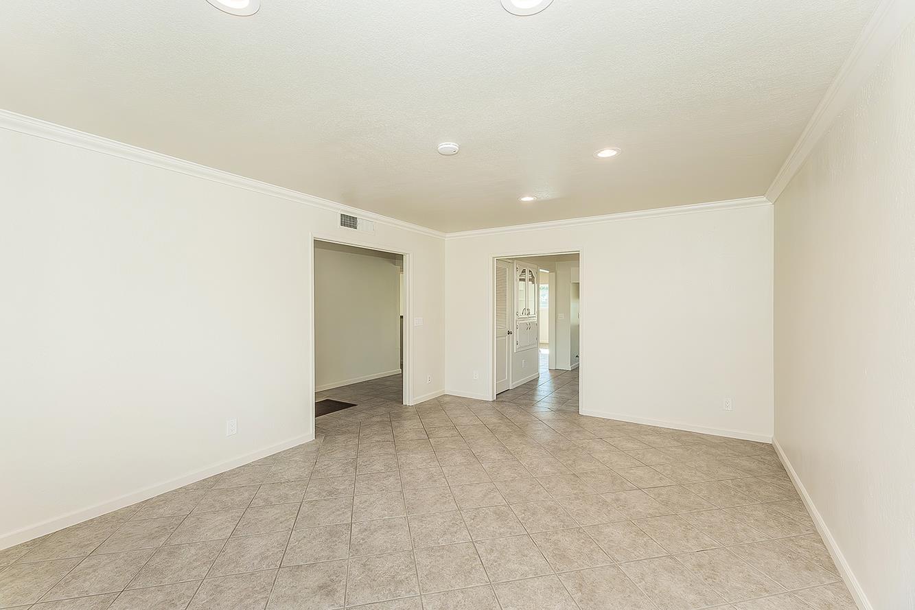 5840 E Illinois Ave, Fresno, CA 93727