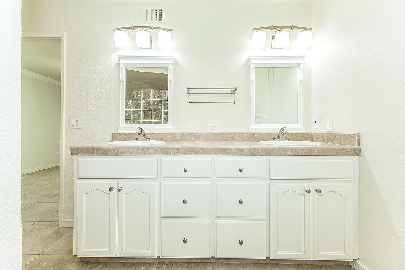 5840 E Illinois Ave, Fresno, CA 93727