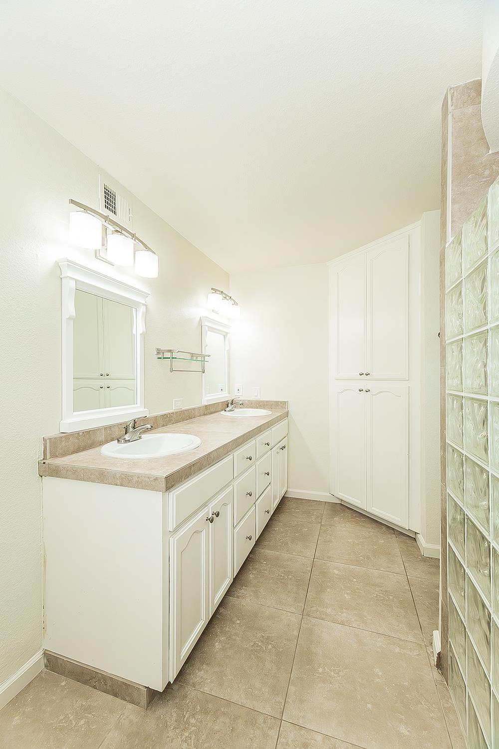 5840 E Illinois Ave, Fresno, CA 93727