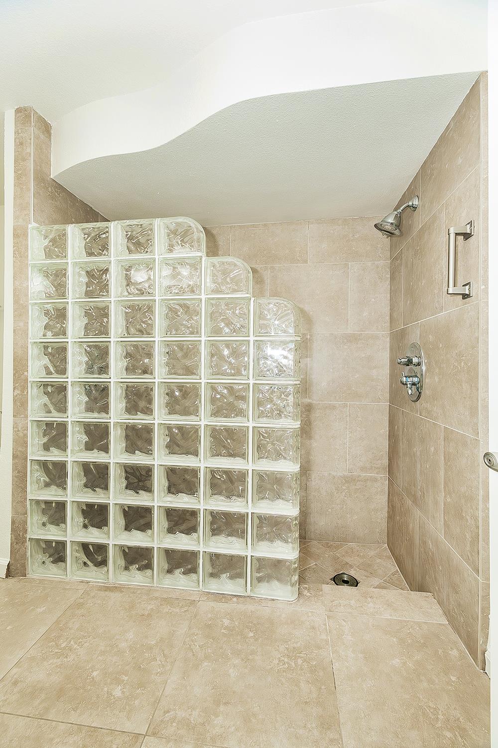 5840 E Illinois Ave, Fresno, CA 93727