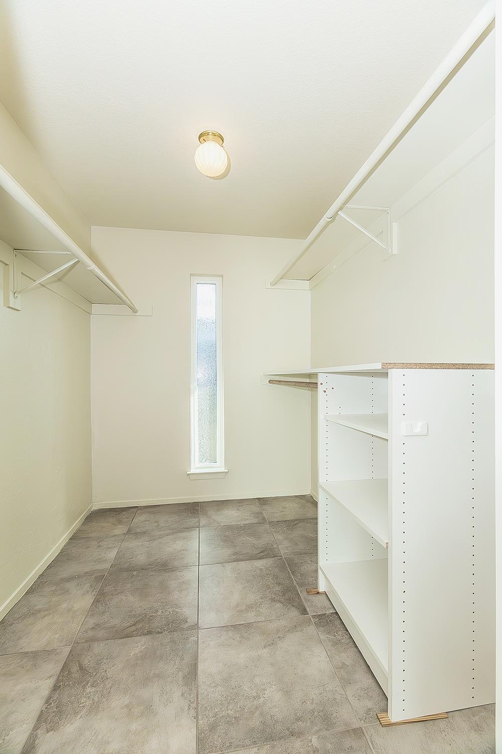 5840 E Illinois Ave, Fresno, CA 93727