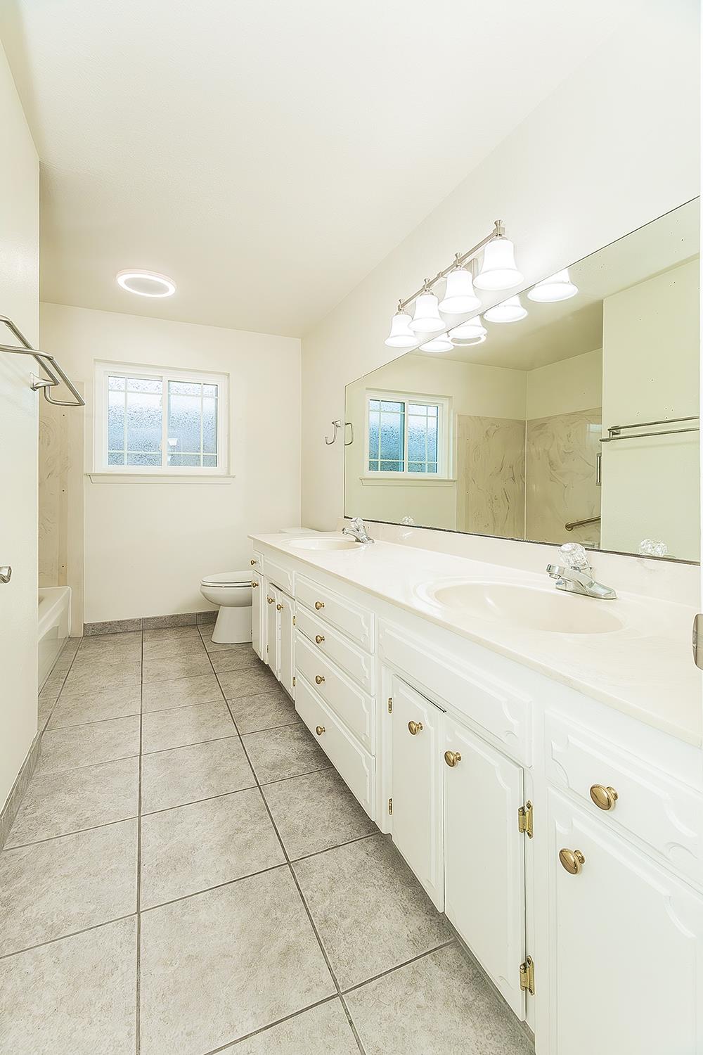 5840 E Illinois Ave, Fresno, CA 93727