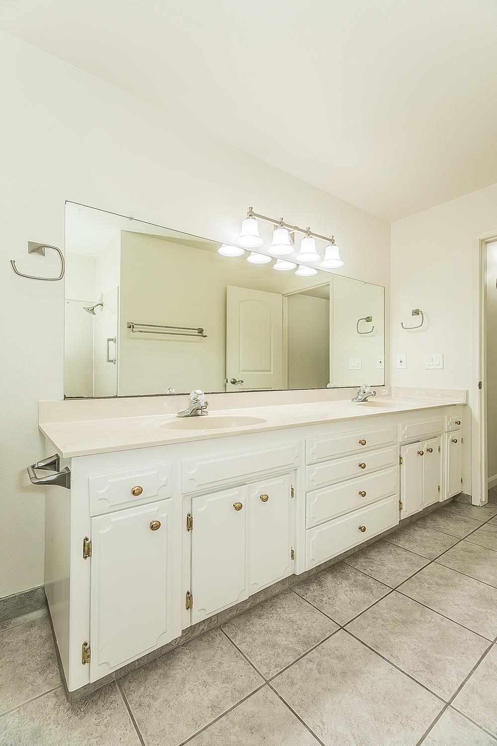 5840 E Illinois Ave, Fresno, CA 93727