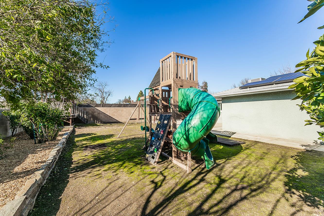 5840 E Illinois Ave, Fresno, CA 93727