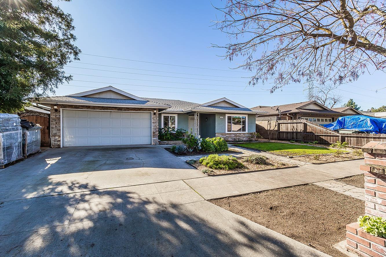 5840 E Illinois Ave, Fresno, CA 93727