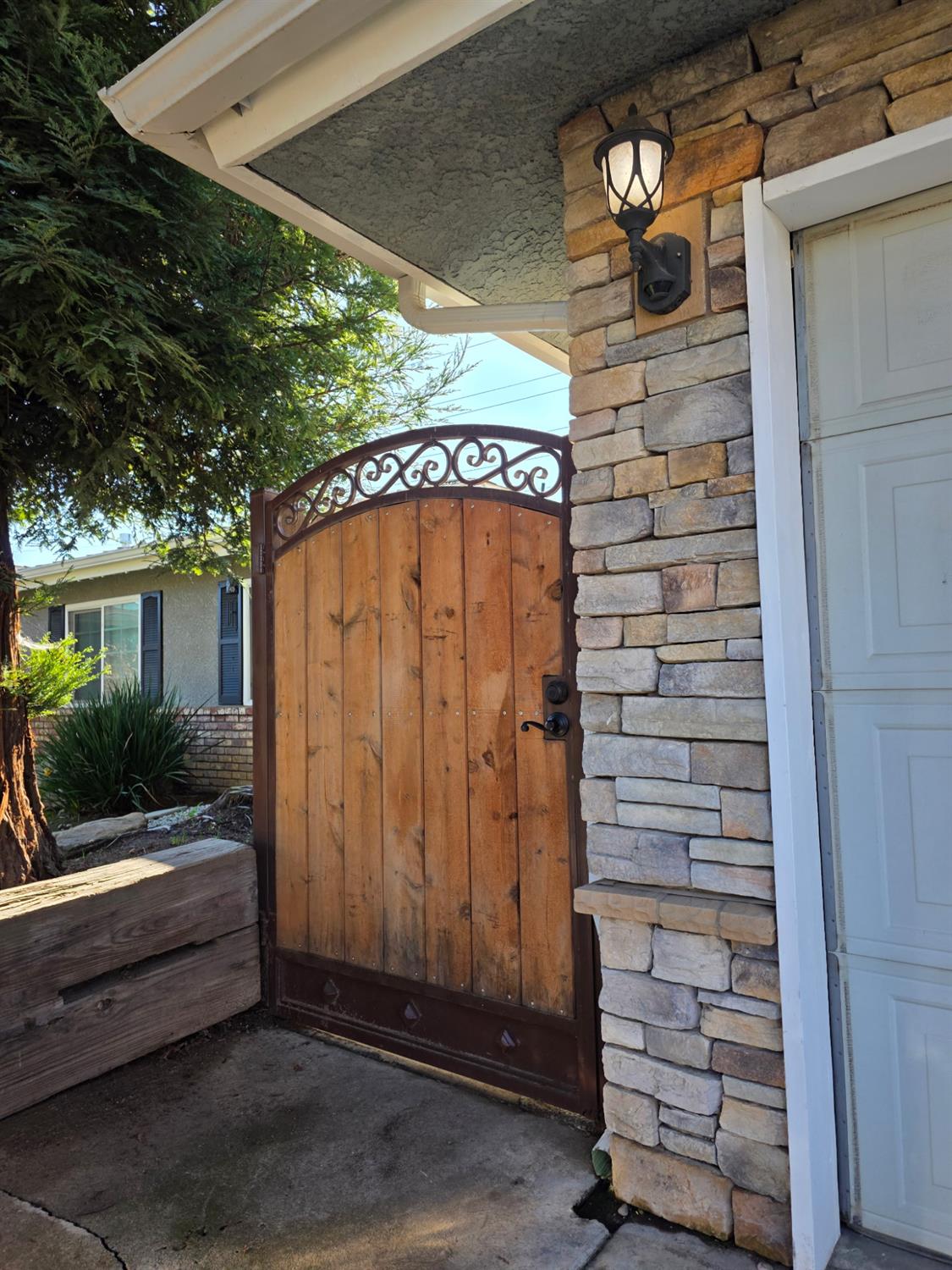 5840 E Illinois Ave, Fresno, CA 93727