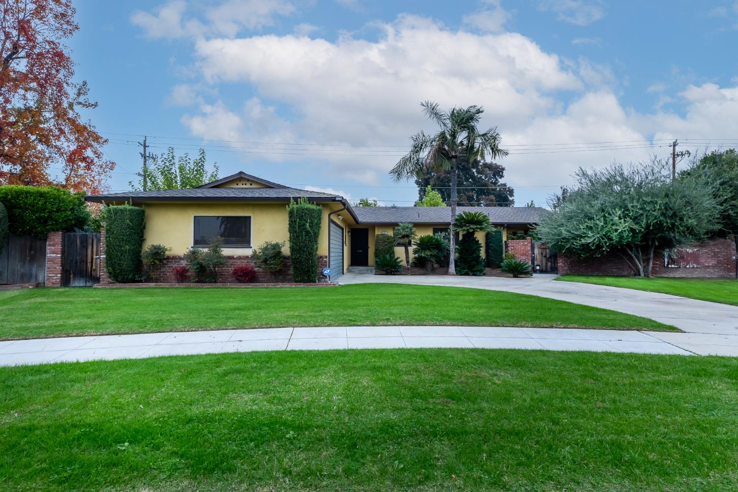 2349 E Pontiac Way, Fresno, CA 93726