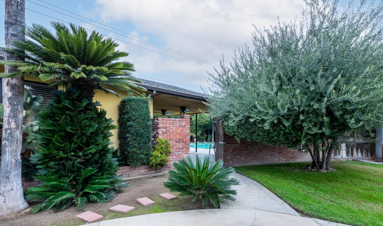 2349 E Pontiac Way, Fresno, CA 93726