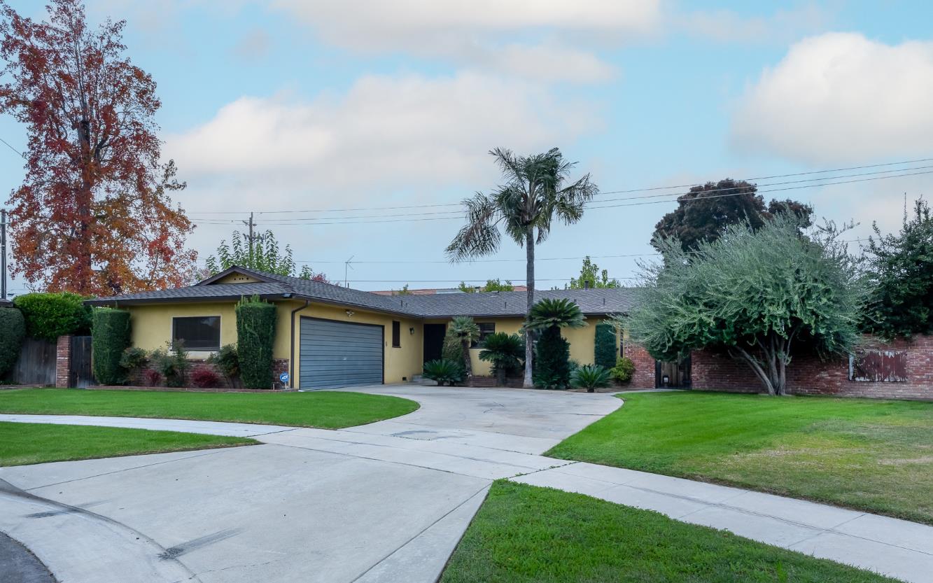 2349 E Pontiac Way, Fresno, CA 93726