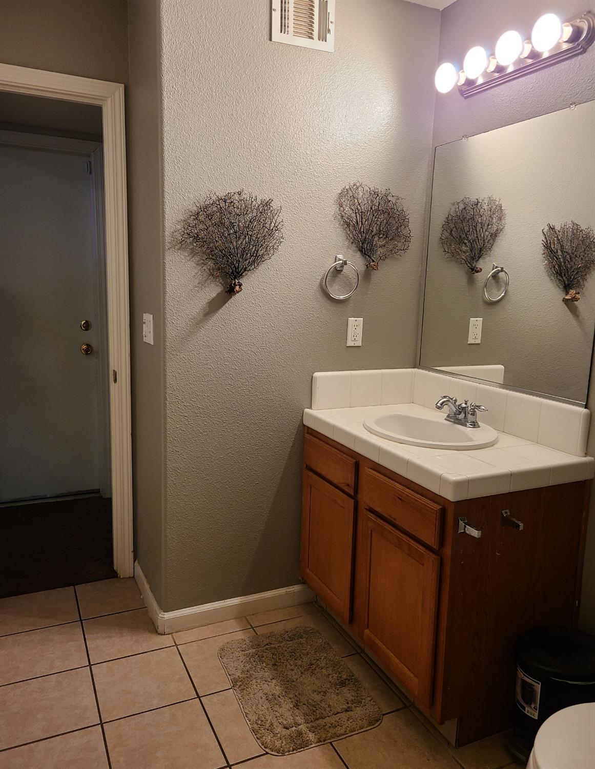 440 E Stanley Ave, Reedley, CA 93654