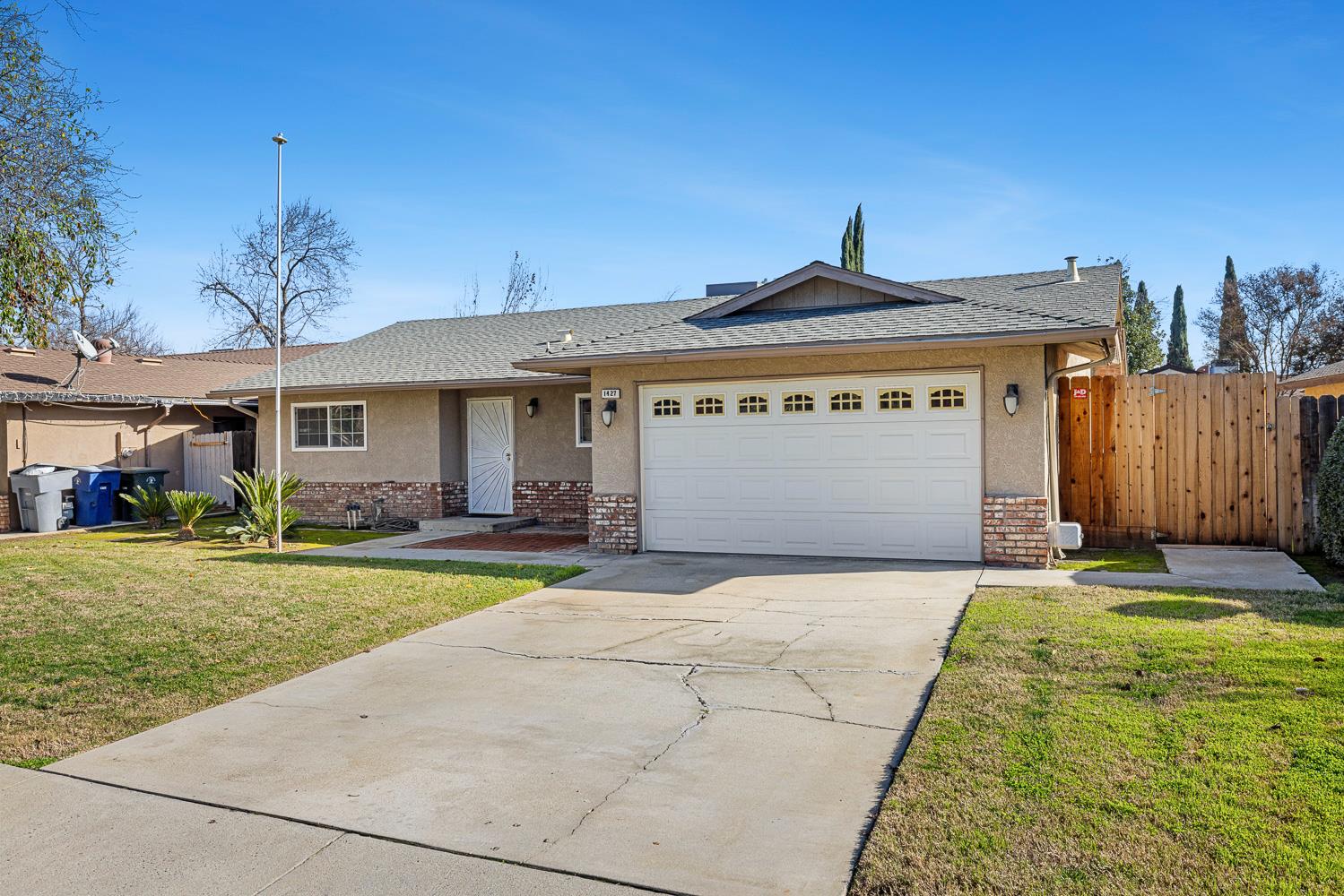 1427 Pierce Dr, Clovis, CA 93612