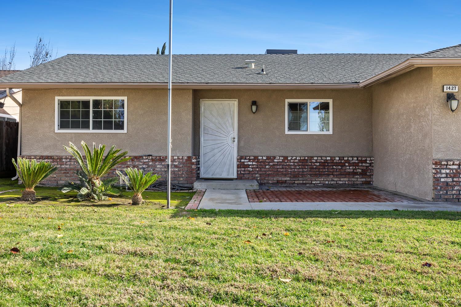 1427 Pierce Dr, Clovis, CA 93612