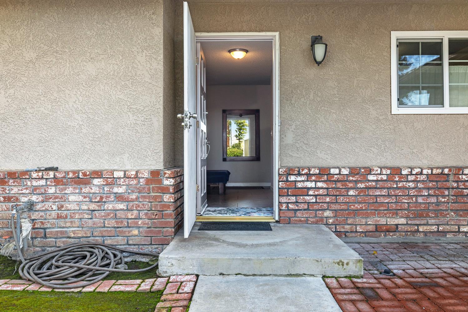 1427 Pierce Dr, Clovis, CA 93612