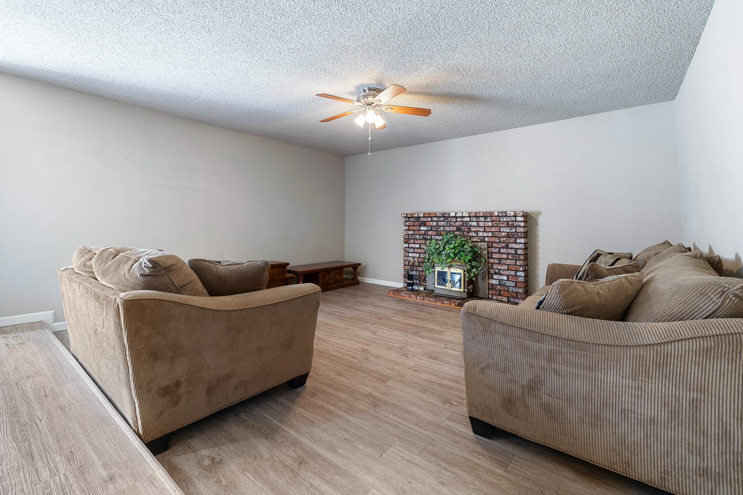 1427 Pierce Dr, Clovis, CA 93612