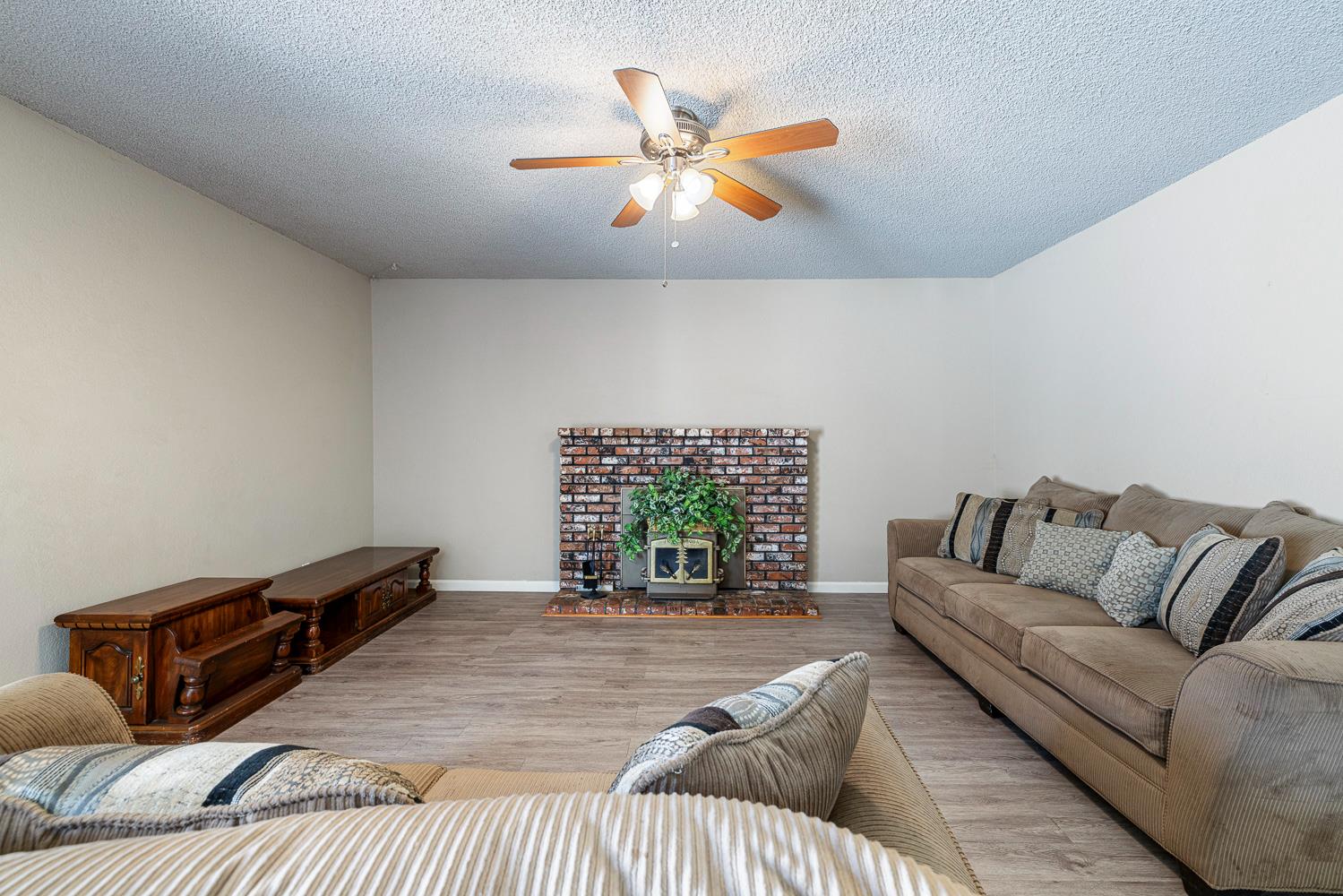 1427 Pierce Dr, Clovis, CA 93612