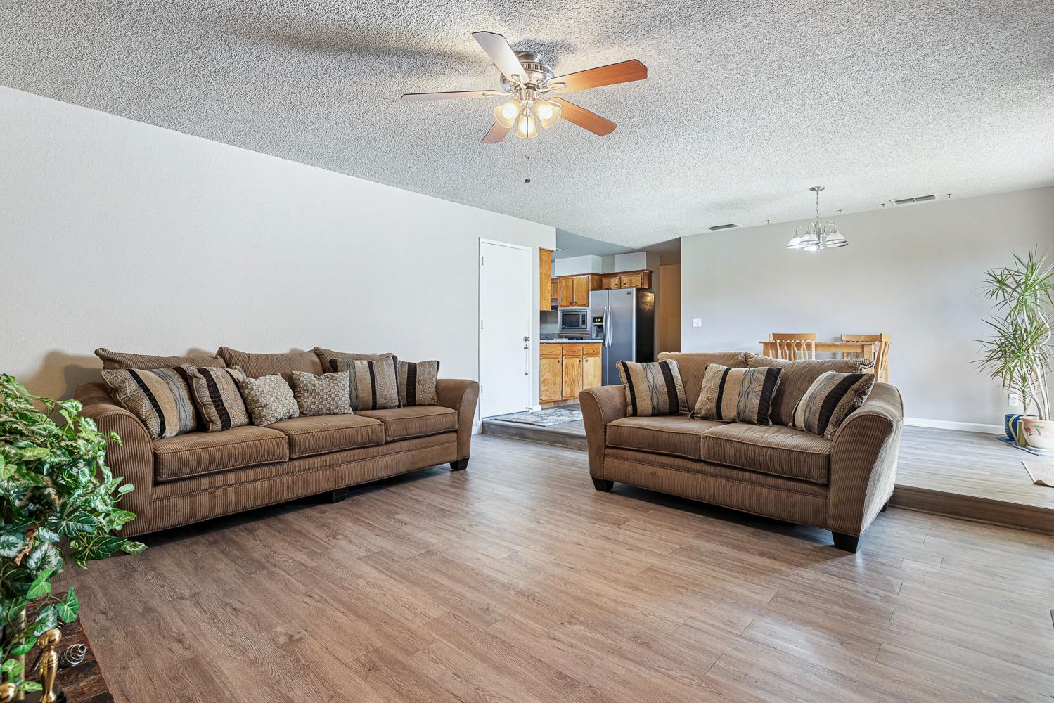 1427 Pierce Dr, Clovis, CA 93612