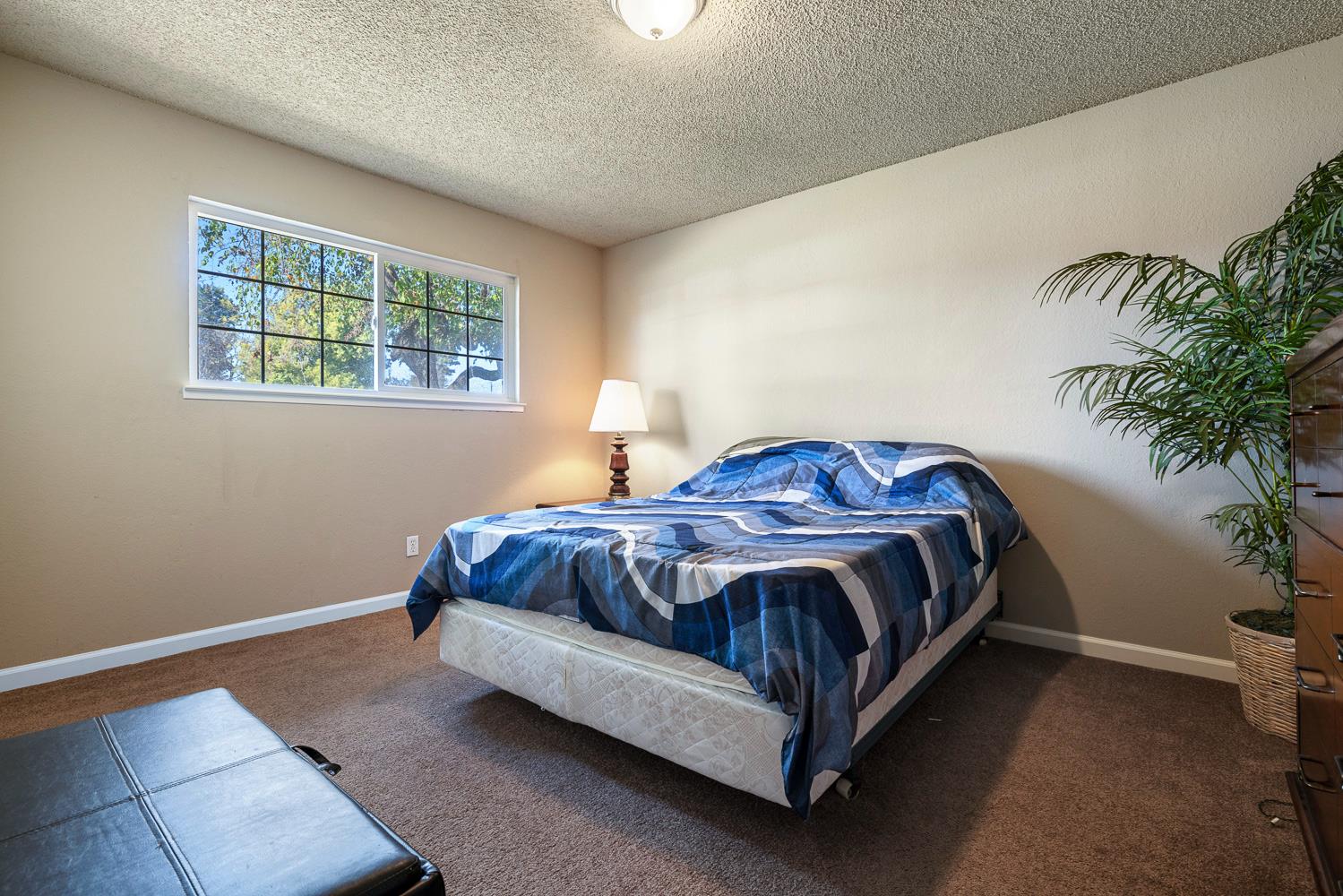 1427 Pierce Dr, Clovis, CA 93612