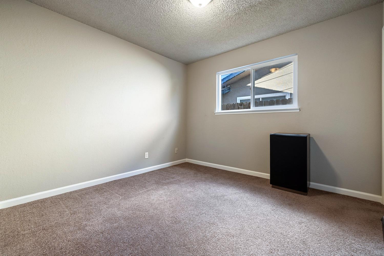 1427 Pierce Dr, Clovis, CA 93612