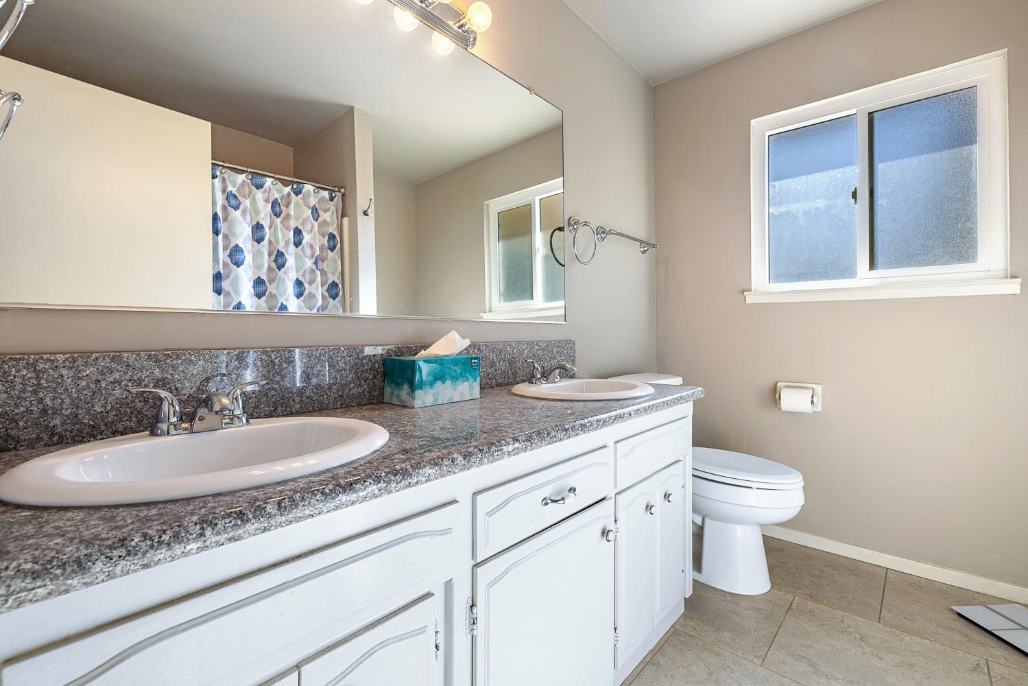 1427 Pierce Dr, Clovis, CA 93612