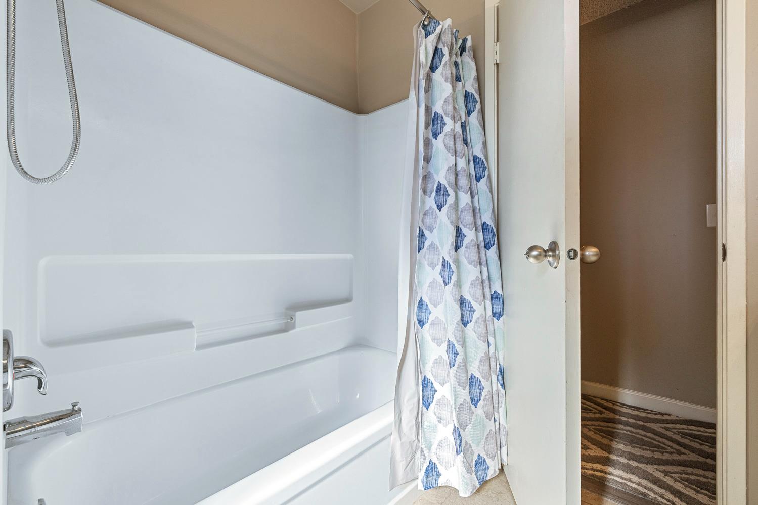 1427 Pierce Dr, Clovis, CA 93612