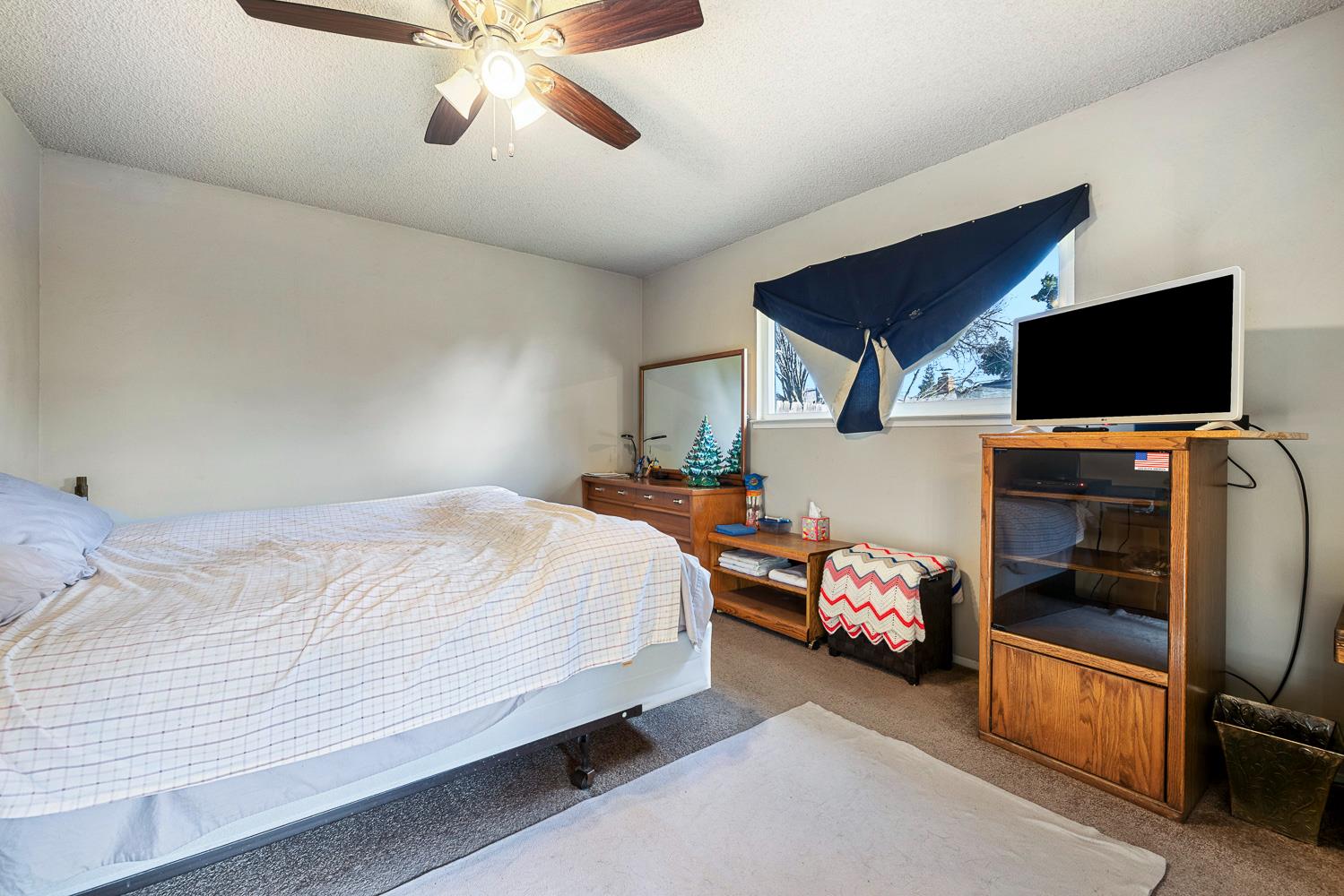 1427 Pierce Dr, Clovis, CA 93612