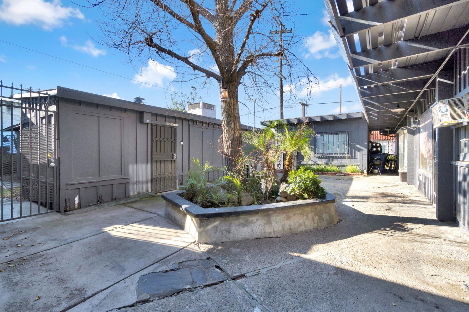 1459 N Van Ness Ave, Fresno, CA 93728