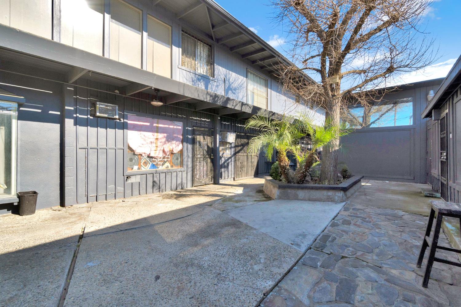 1459 N Van Ness Ave, Fresno, CA 93728