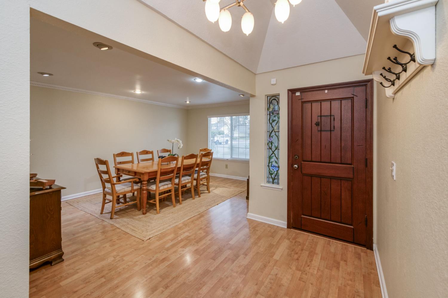 230 N Bush Ave, Clovis, CA 93612