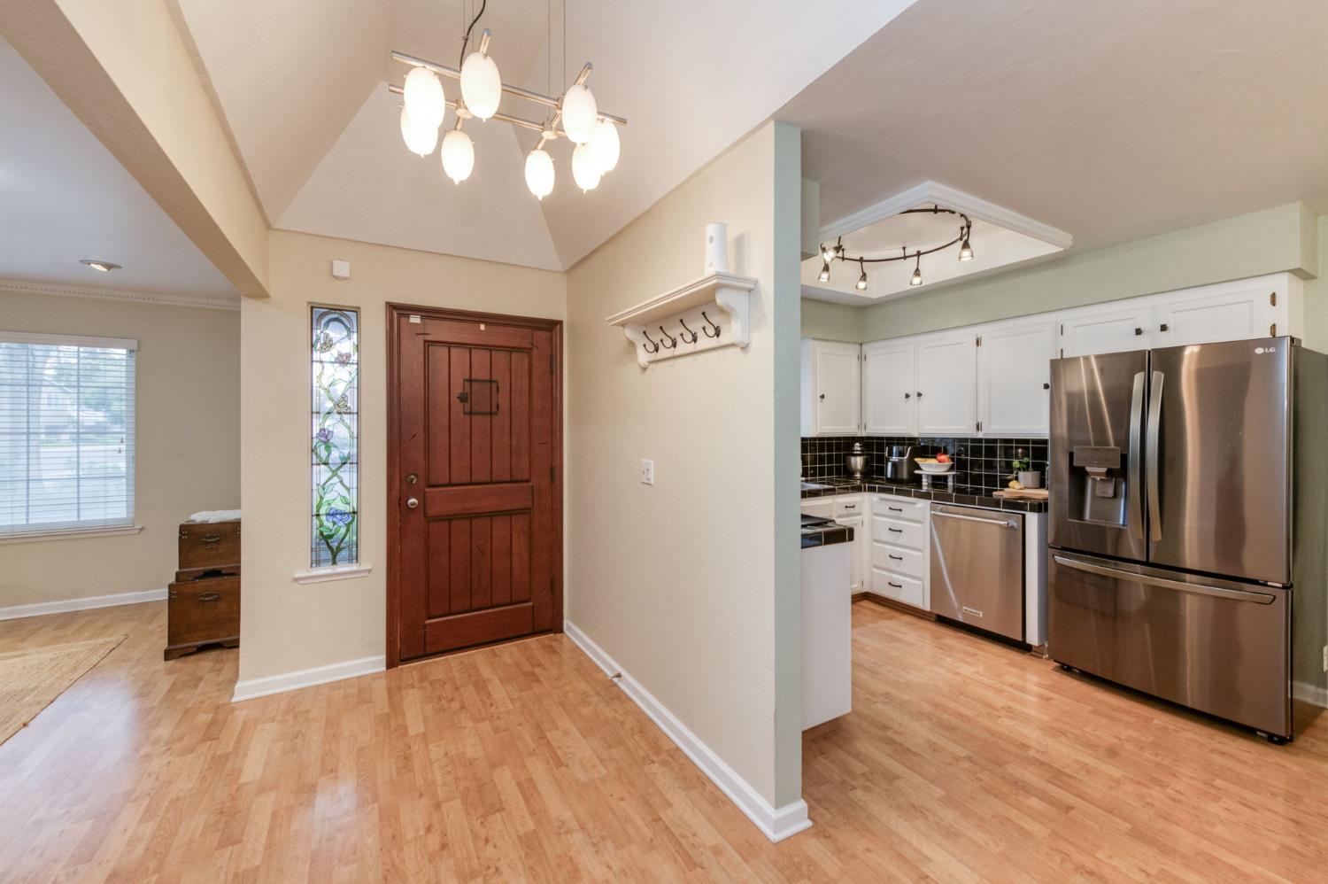 230 N Bush Ave, Clovis, CA 93612