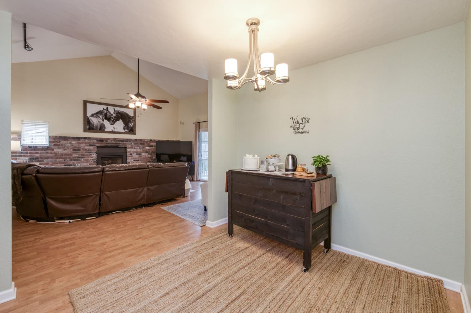 230 N Bush Ave, Clovis, CA 93612