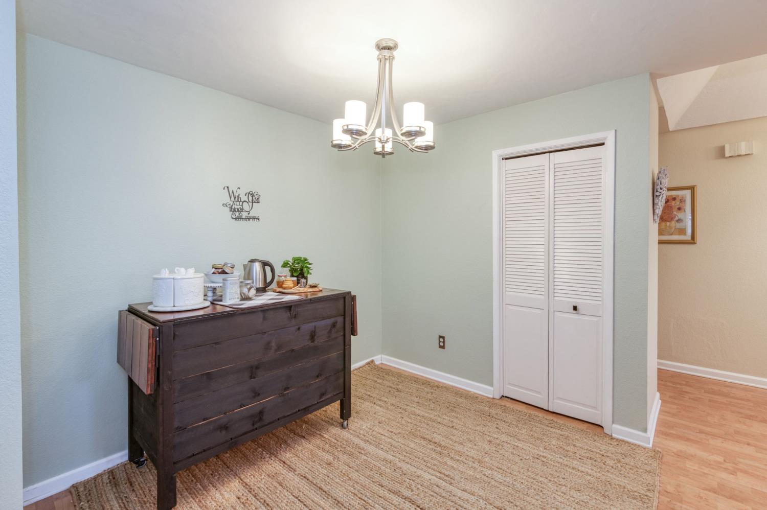 230 N Bush Ave, Clovis, CA 93612