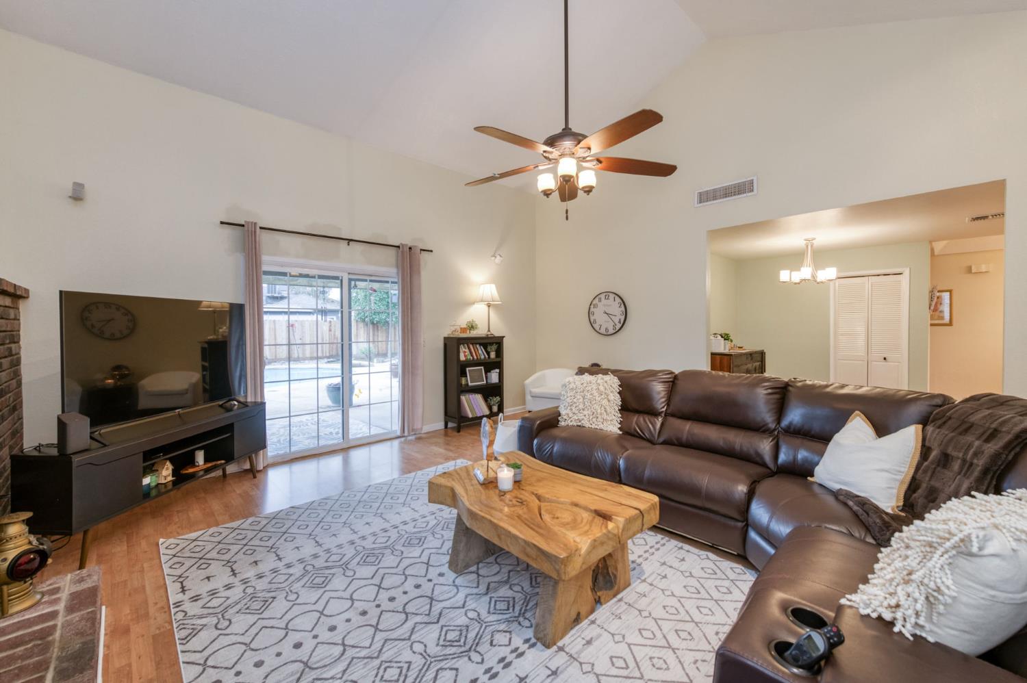 230 N Bush Ave, Clovis, CA 93612