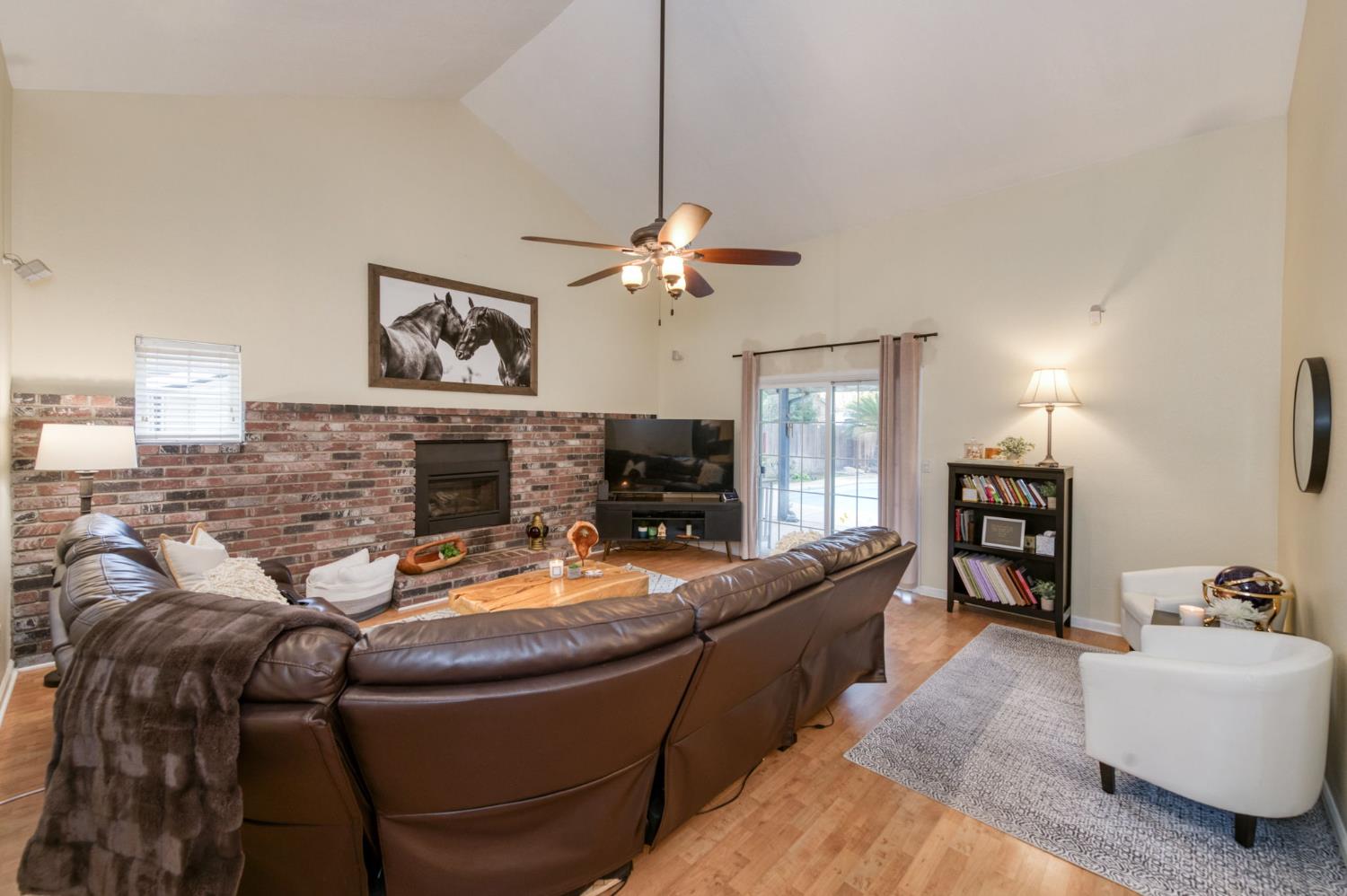 230 N Bush Ave, Clovis, CA 93612