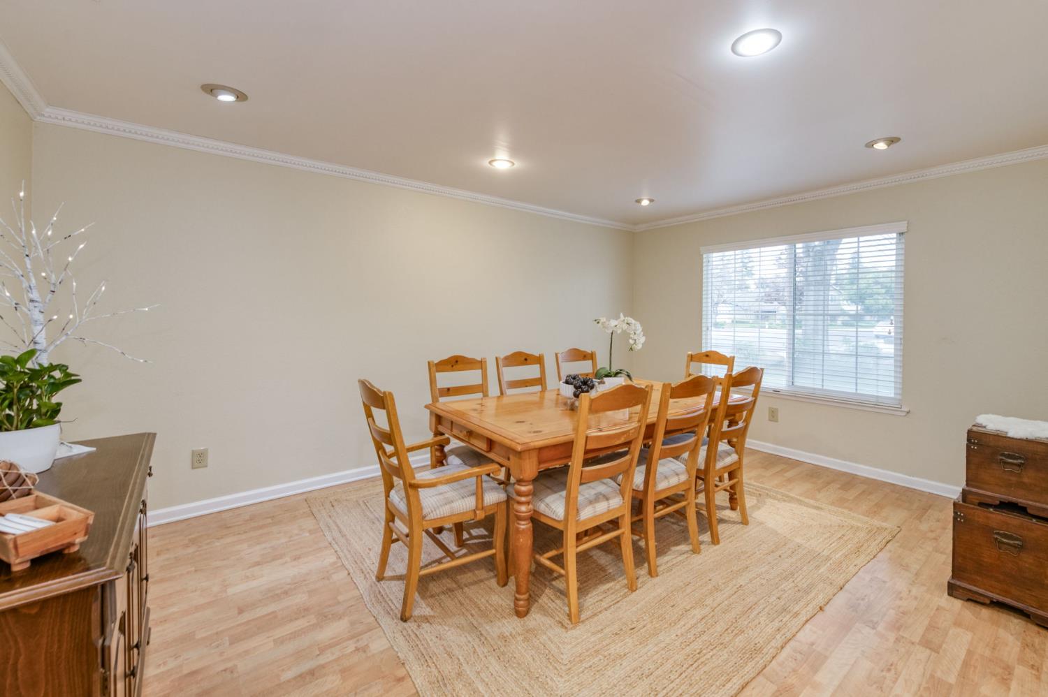 230 N Bush Ave, Clovis, CA 93612