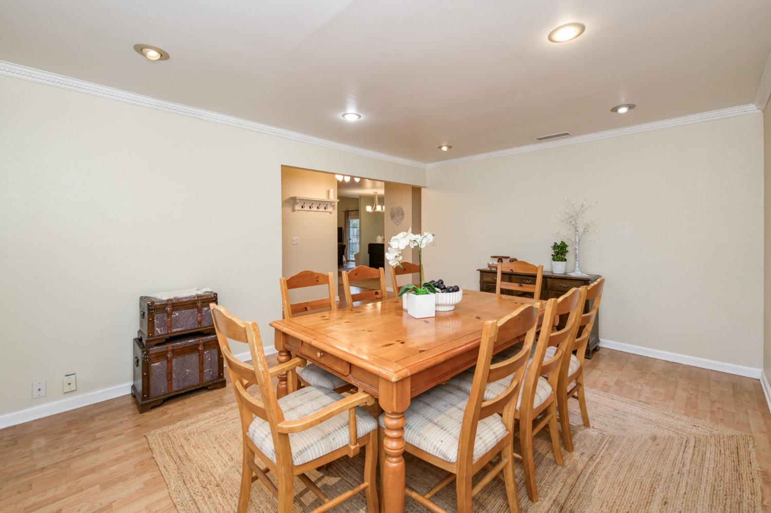 230 N Bush Ave, Clovis, CA 93612