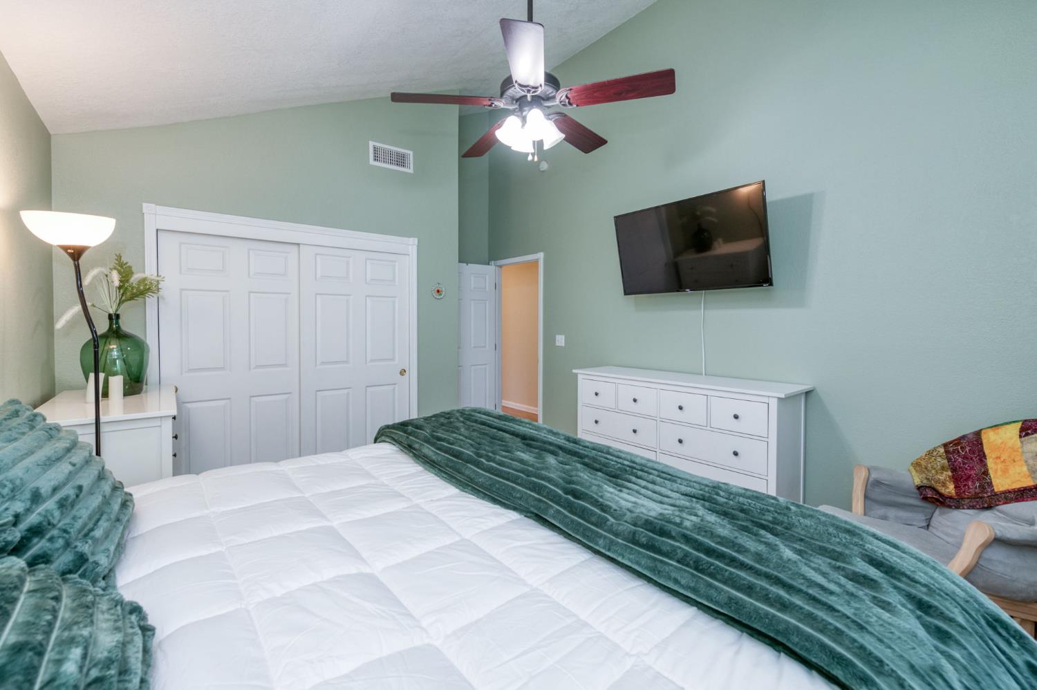 230 N Bush Ave, Clovis, CA 93612