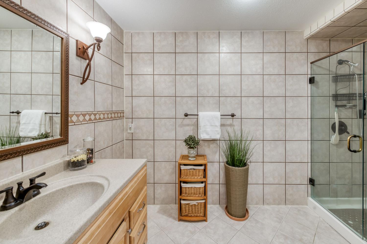 230 N Bush Ave, Clovis, CA 93612