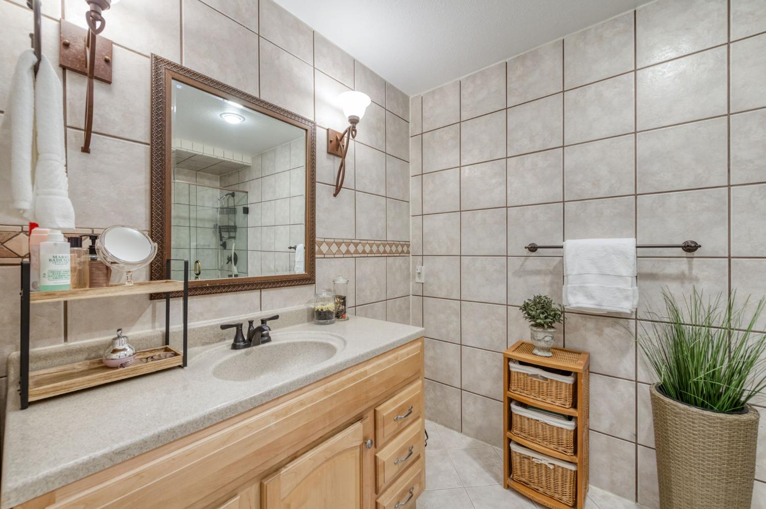 230 N Bush Ave, Clovis, CA 93612