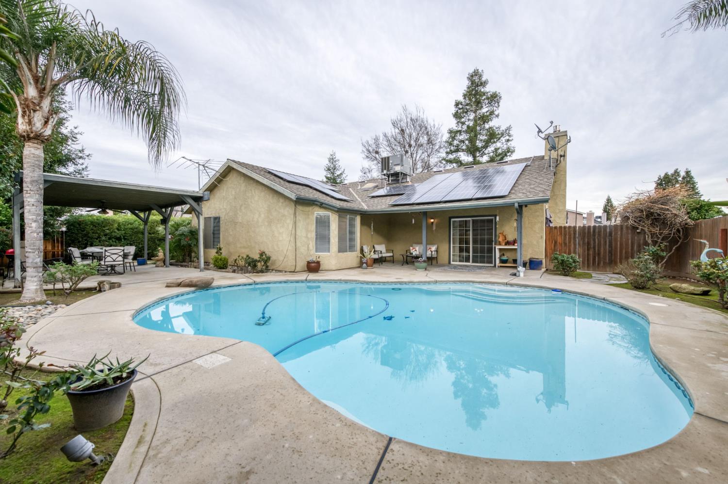 230 N Bush Ave, Clovis, CA 93612