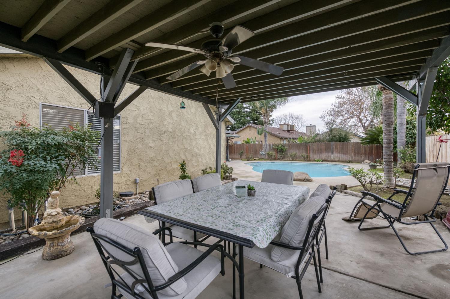 230 N Bush Ave, Clovis, CA 93612