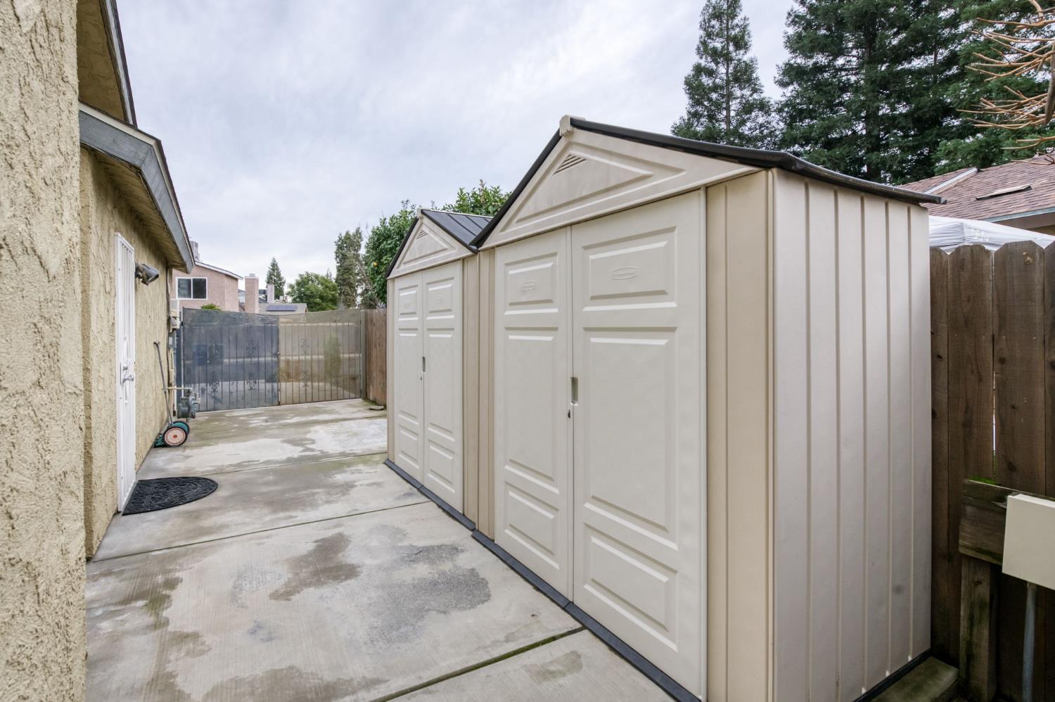 230 N Bush Ave, Clovis, CA 93612