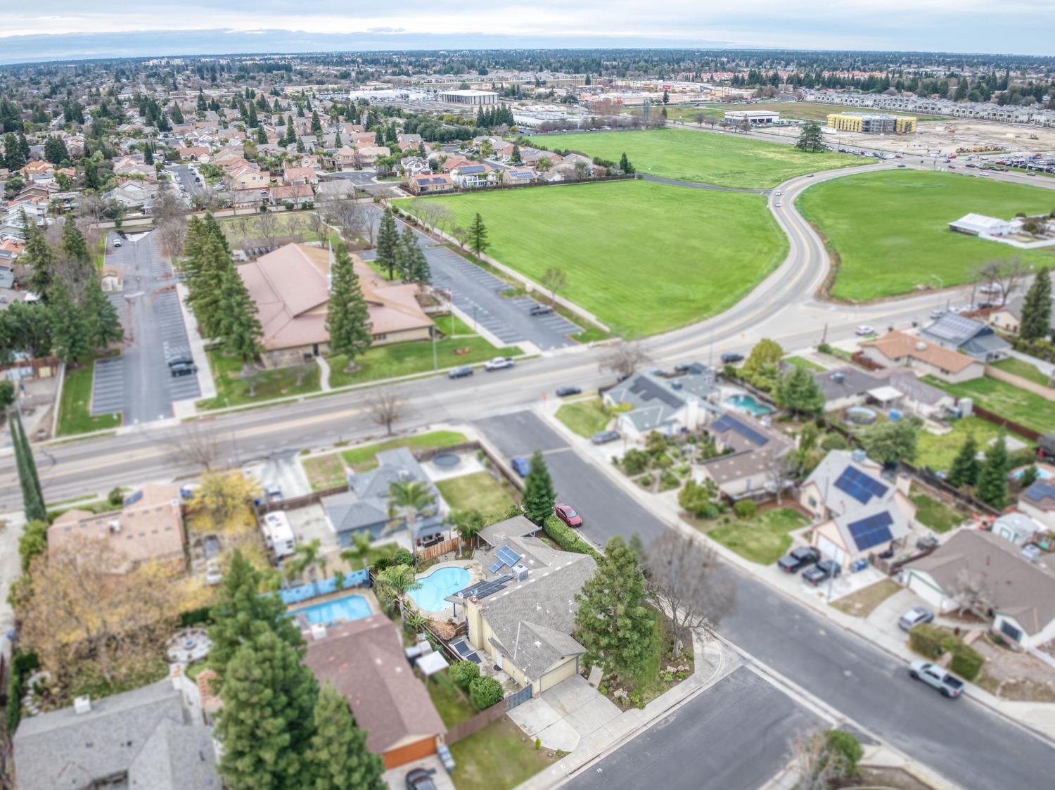 230 N Bush Ave, Clovis, CA 93612