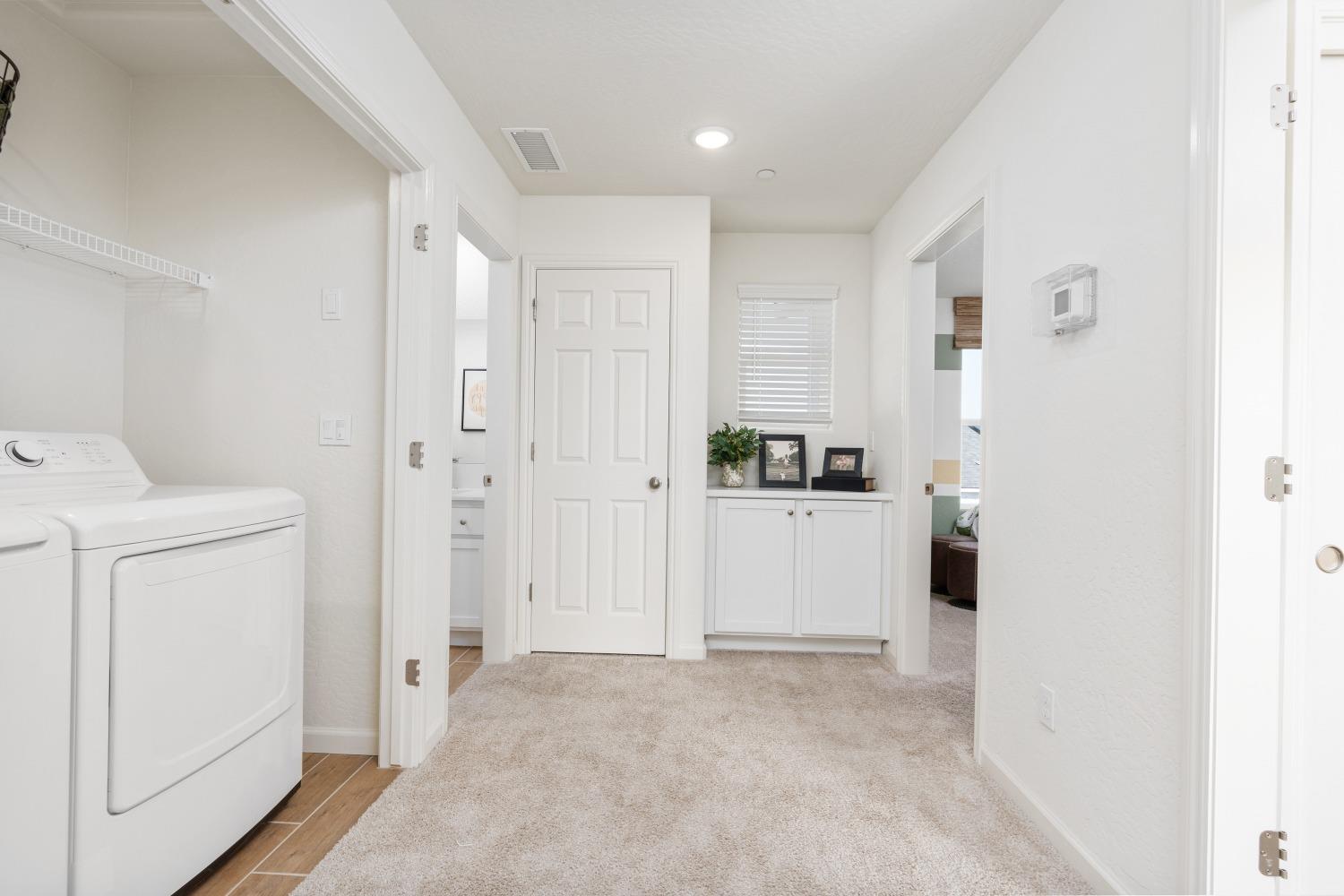 6540 E Cresthaven Dr, Fresno, CA 93727