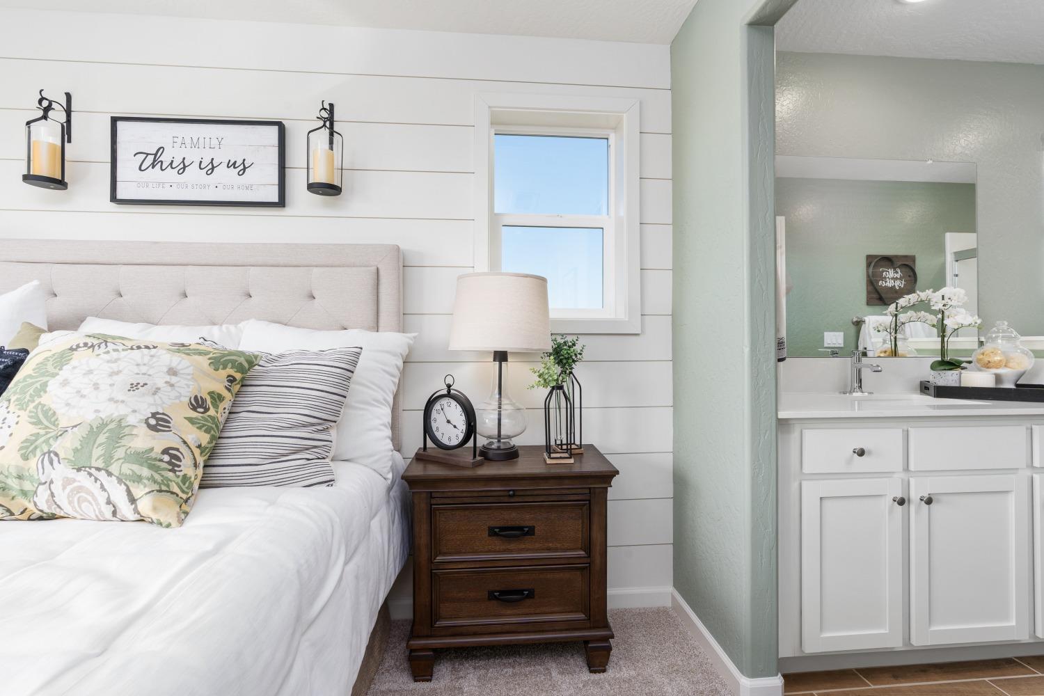 6588 E Cresthaven Dr, Fresno, CA 93727