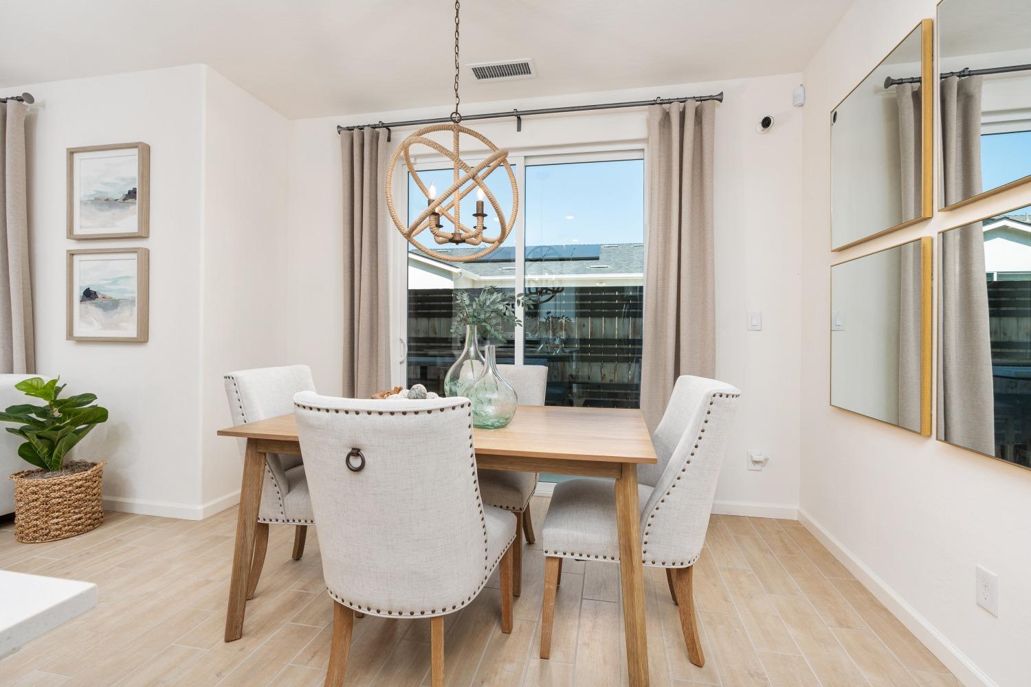 6564 E Cresthaven Dr, Fresno, CA 93727