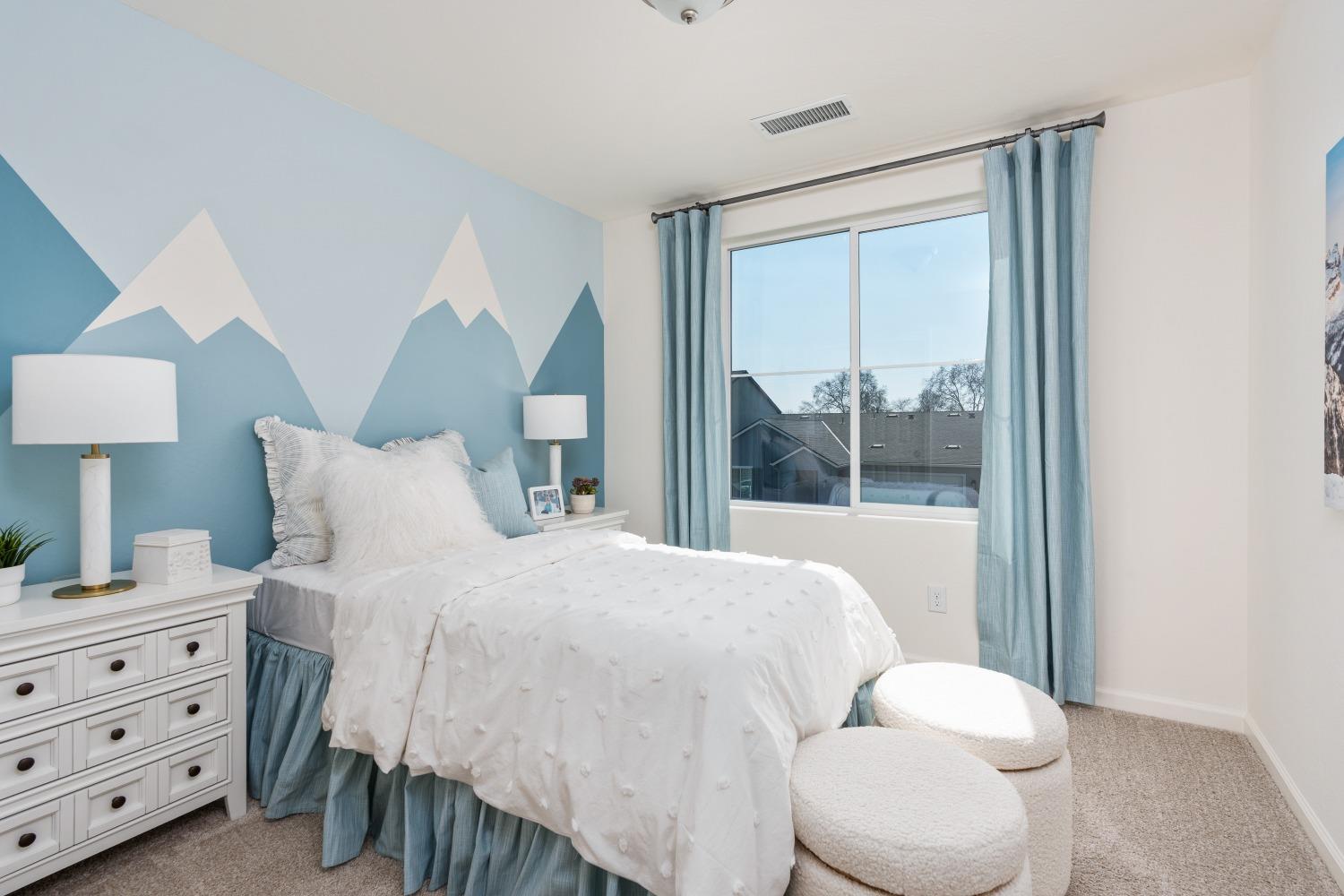 6564 E Cresthaven Dr, Fresno, CA 93727