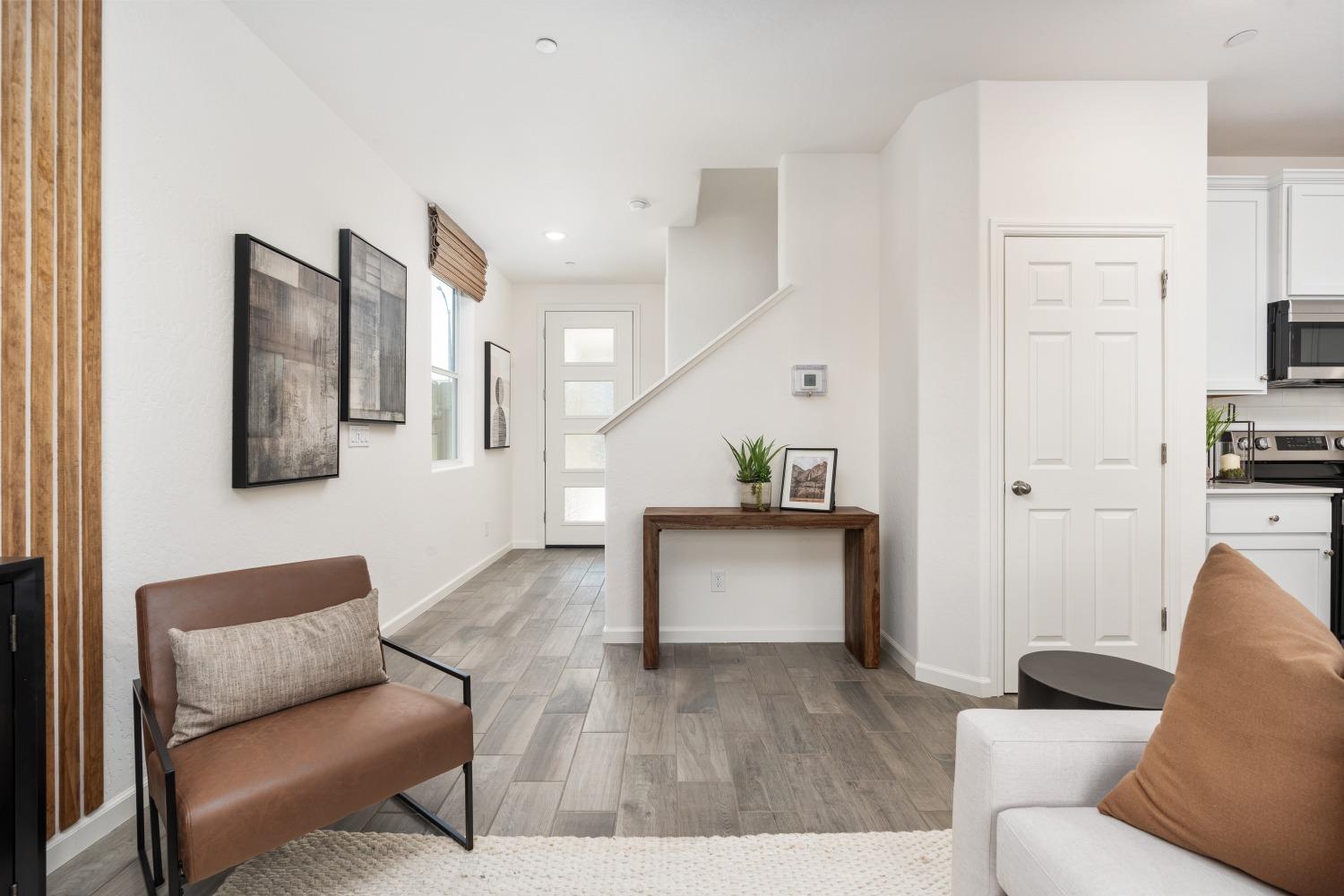 6584 E Blushing Dr, Fresno, CA 93727