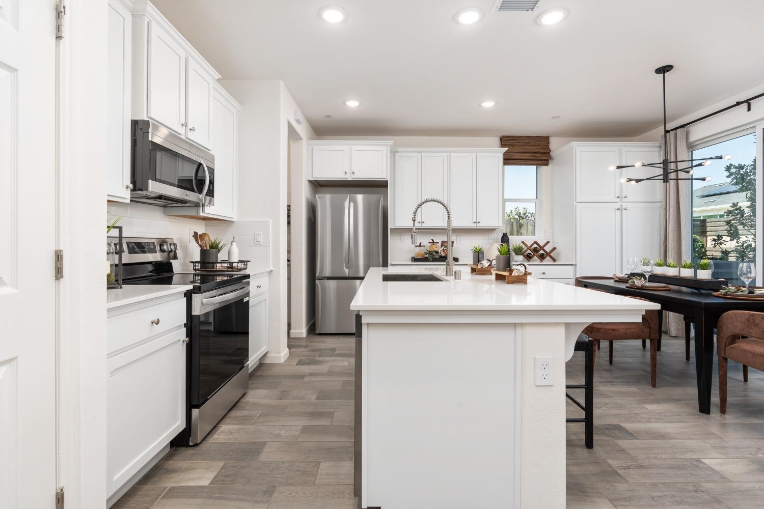 6584 E Blushing Dr, Fresno, CA 93727