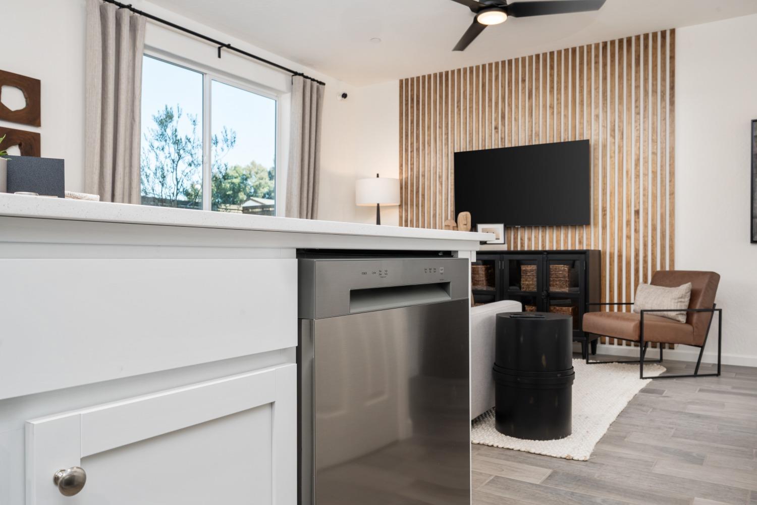 6584 E Blushing Dr, Fresno, CA 93727